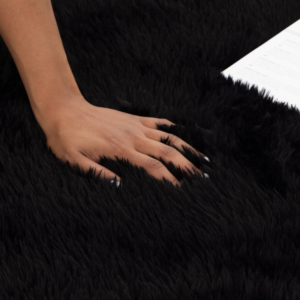 Lyla Machine Washable Shaggy Black Round Rug