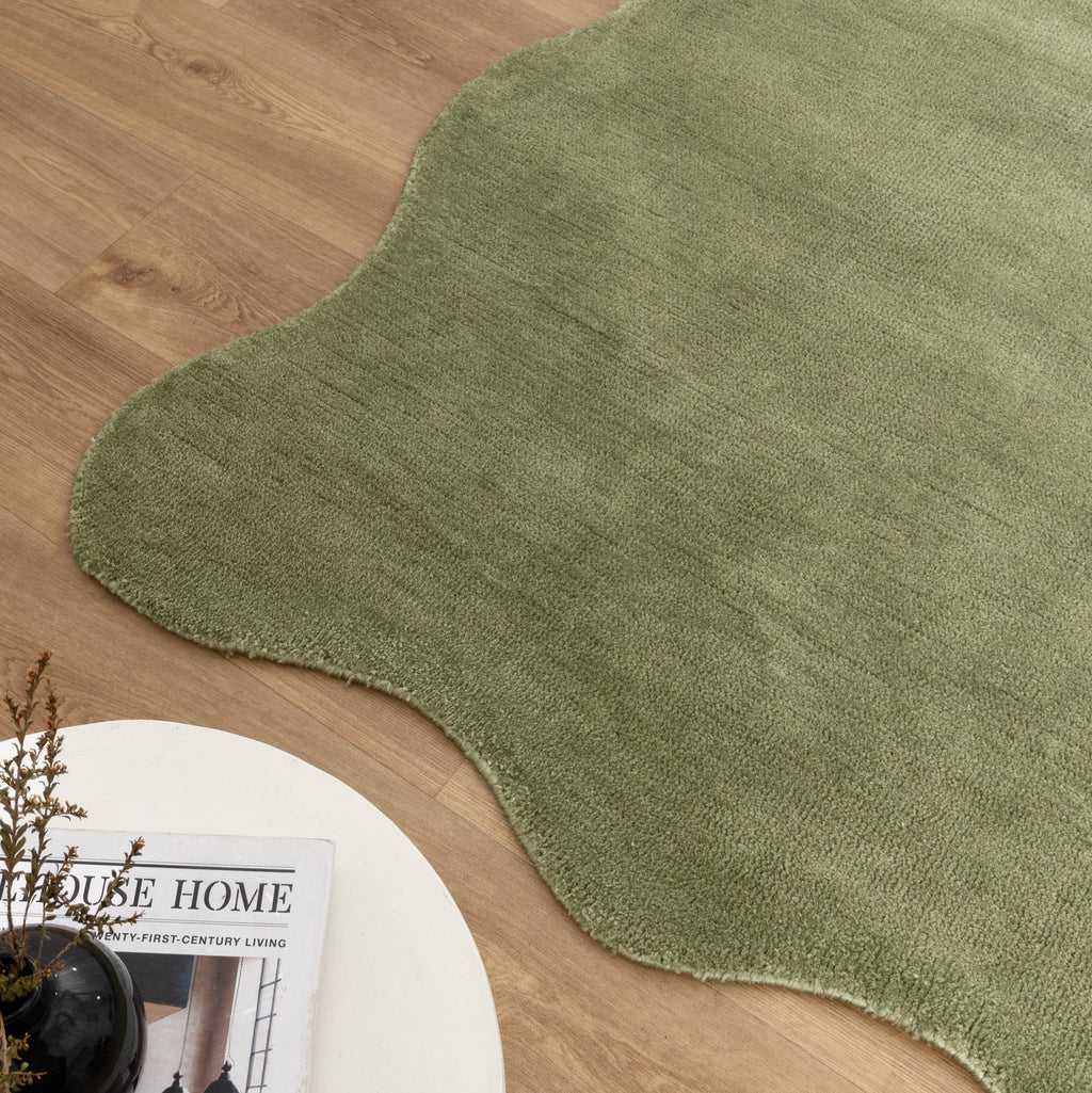 Ollie Scalloped Irregular Round Rug Green