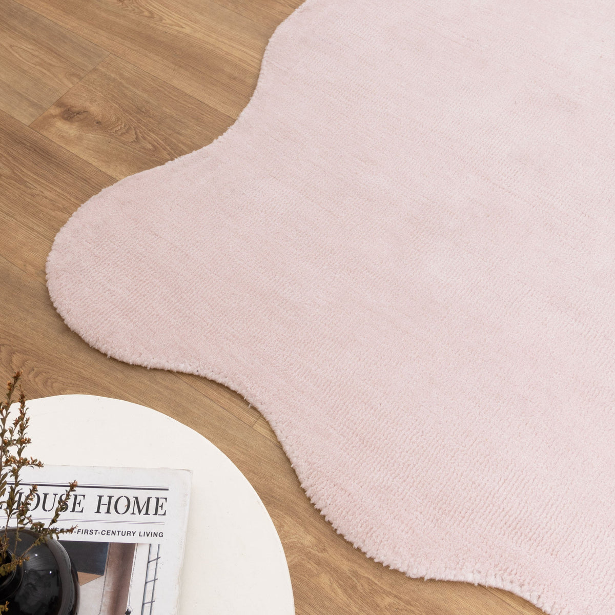 Ollie Scalloped Irregular Round Rug Pink