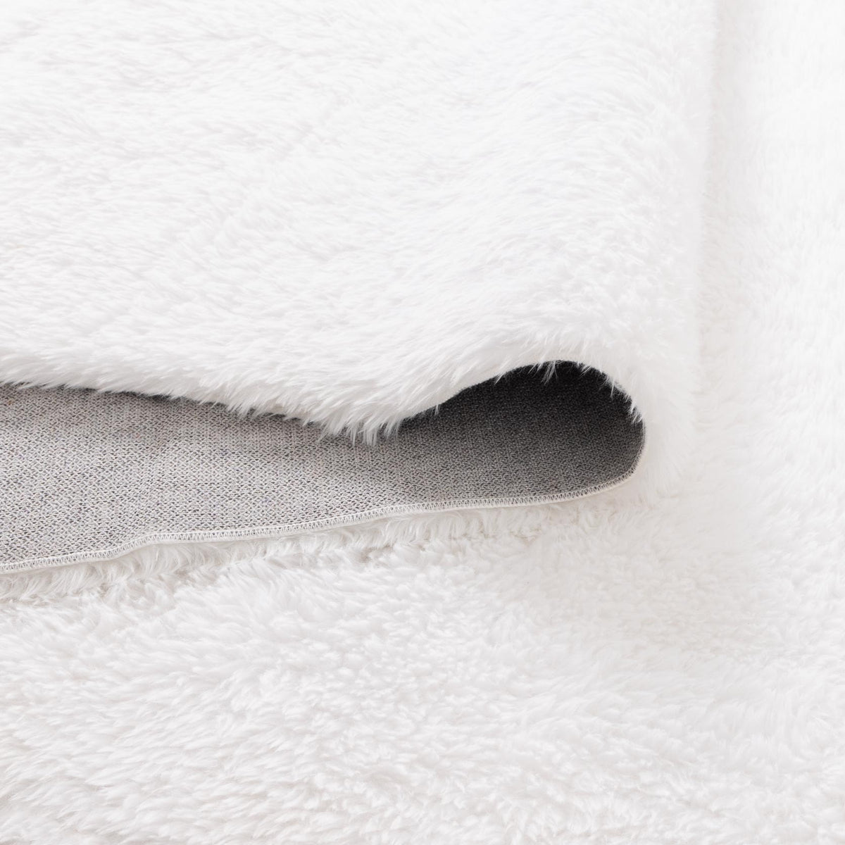 Lyla Machine Washable Shaggy White Runner